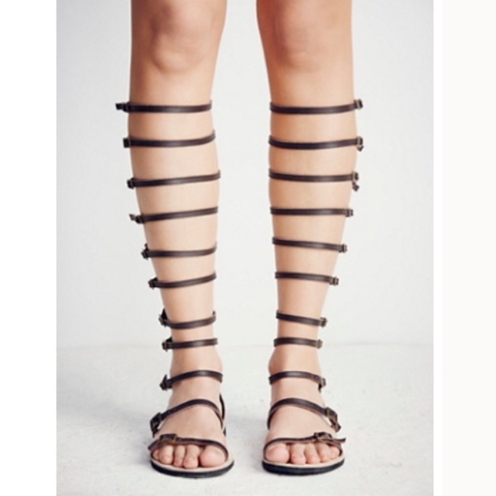 ⭐️Brand New Grey Leather Gladiator Sandal ⭐️